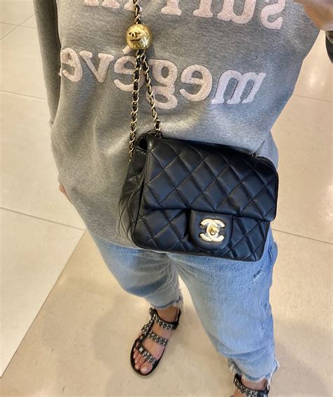 kleine chanel tasje|chanel mini with adjustable strap.